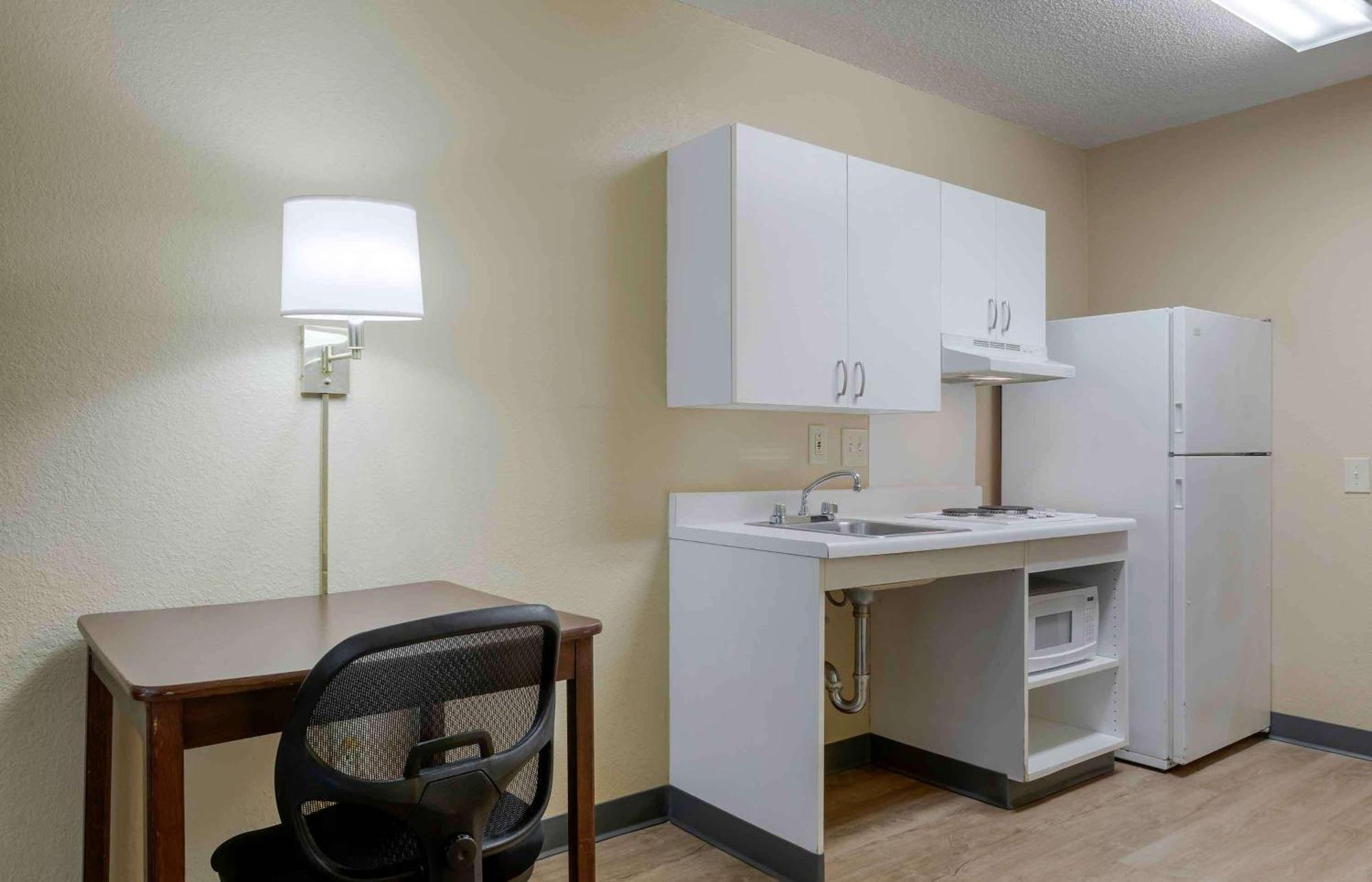 Extended Stay America Select Suites - Jacksonville - Lenoir Avenue East Exterior photo